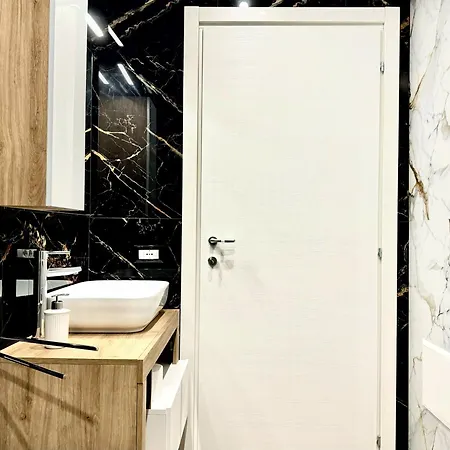 La Dolce Luna: A Pochi Passi Dal Centro Di アパート